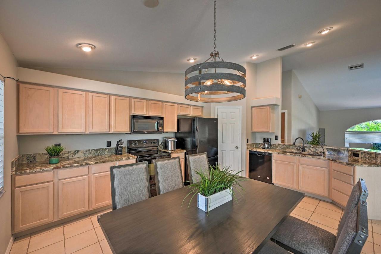 Pet-Friendly Escape With Dock And Kayaks In Cape Coral Villa Екстериор снимка